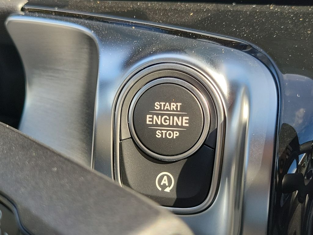 New 2026 Polar White Mercedes-Benz GLB 250 image 30