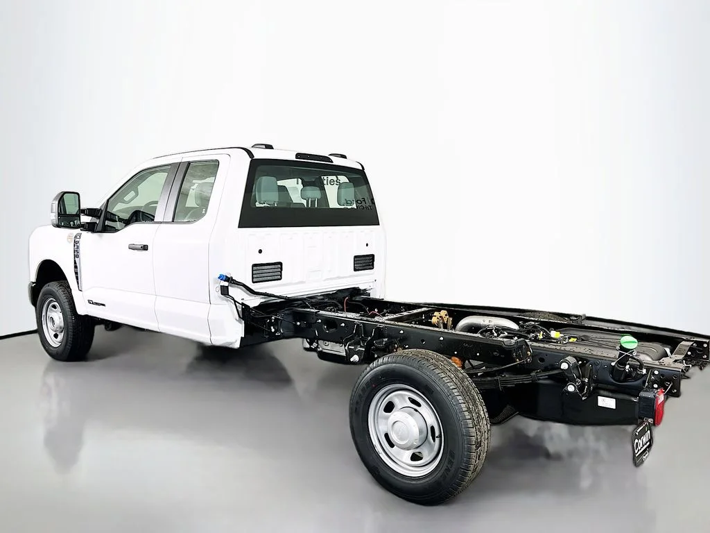 New 2026 Oxford White Ford XL image 10