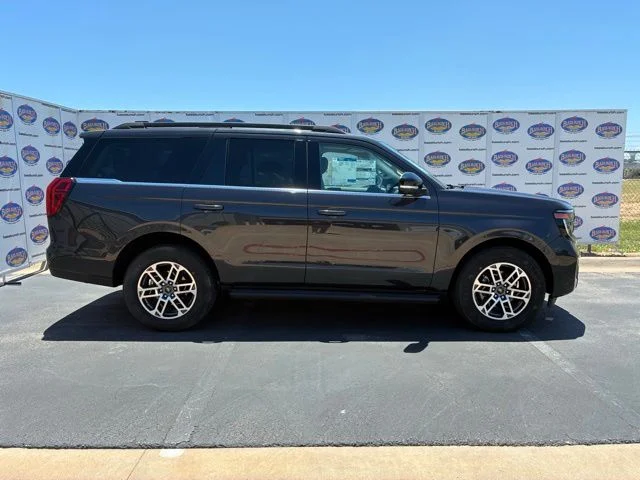 2025 Ford Expedition Active's photo