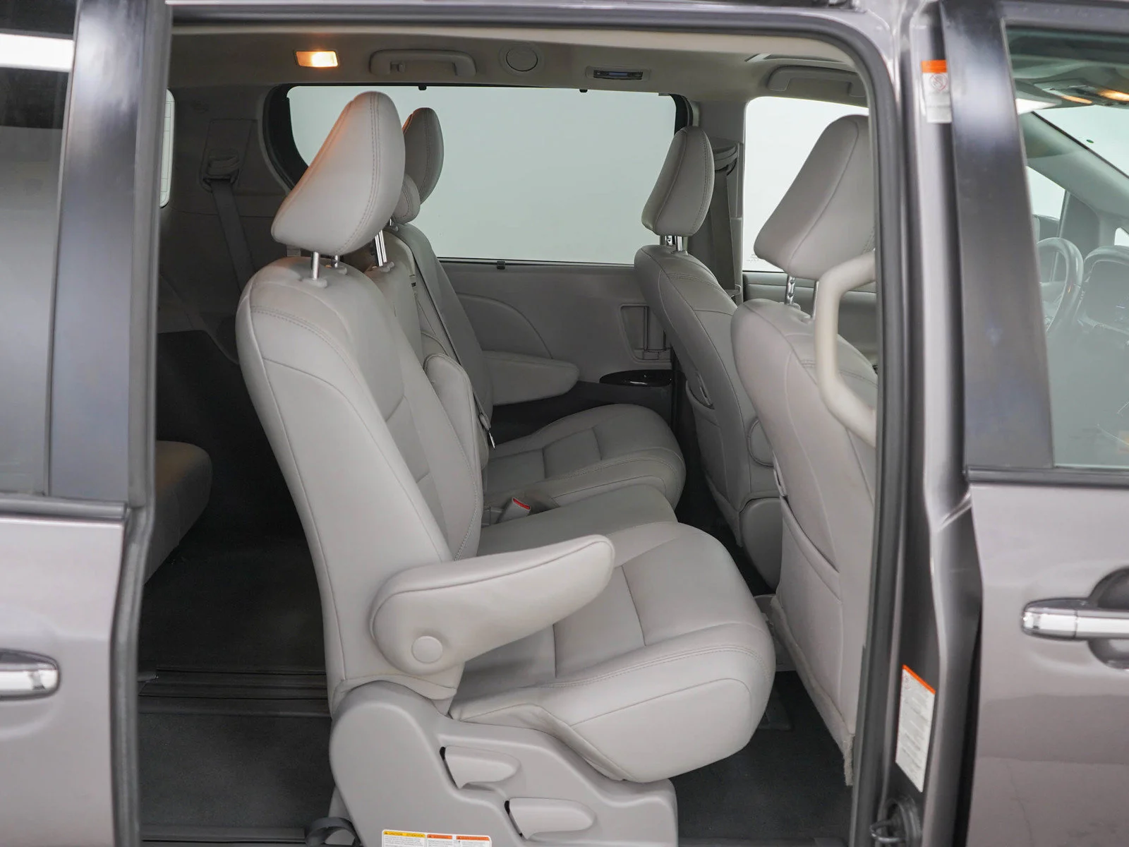 Used 2019 Gray Toyota XLE image 12