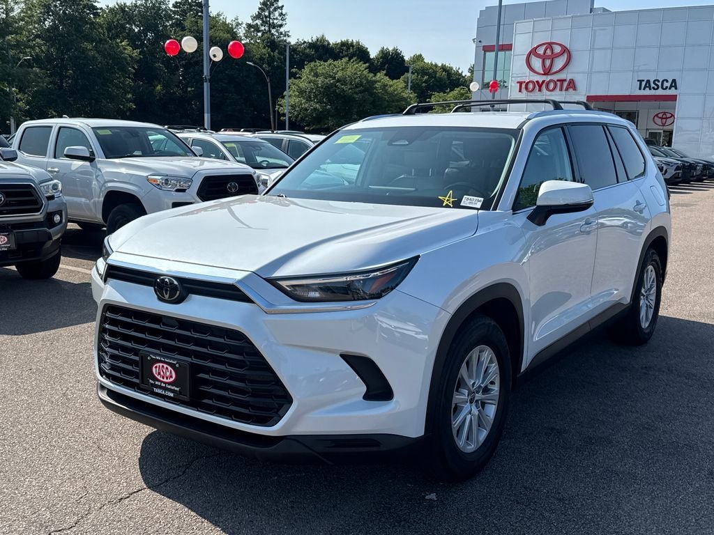 Used 2024 Beige Toyota XLE image 4