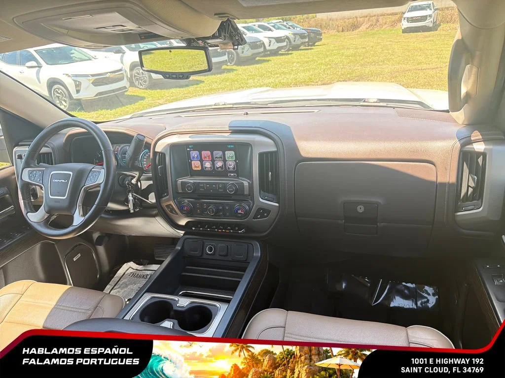 Used 2017 WHITE FROST TRICOAT GMC Denali image 27