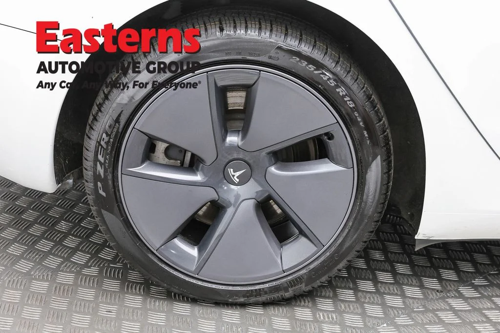 Used 2023 White Tesla Base image 24