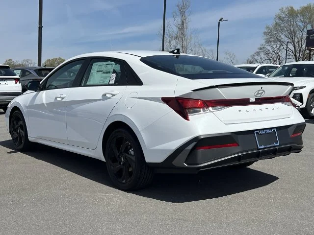 Used 2026 White Hyundai SEL Sport image 30
