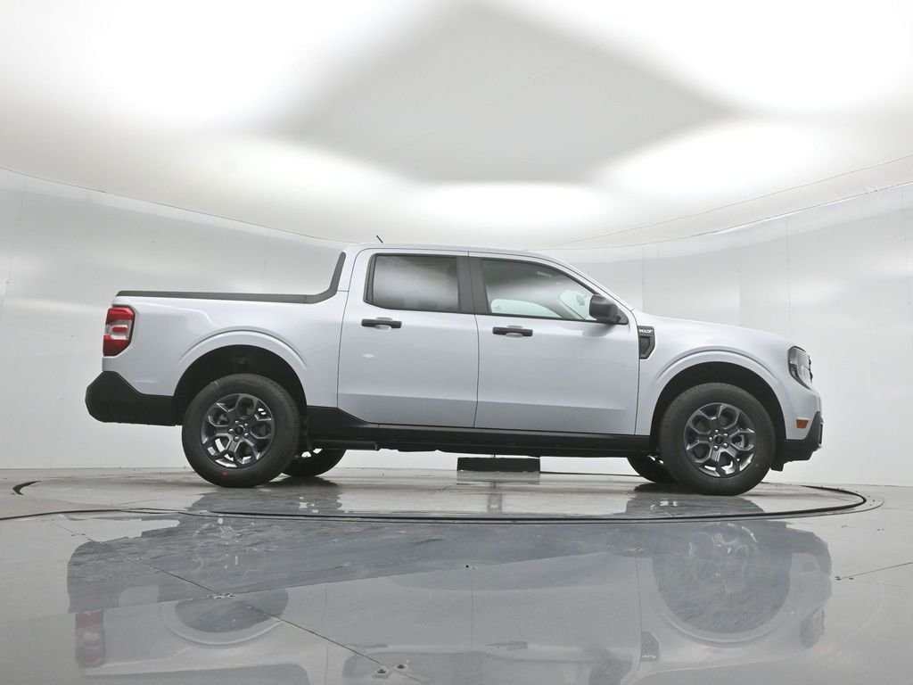 New 2026 Space White Metallic Ford XLT image 40