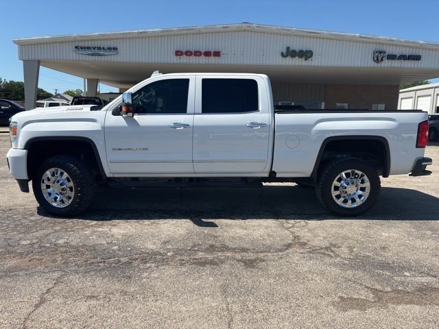 Used 2017 White GMC Denali image 2