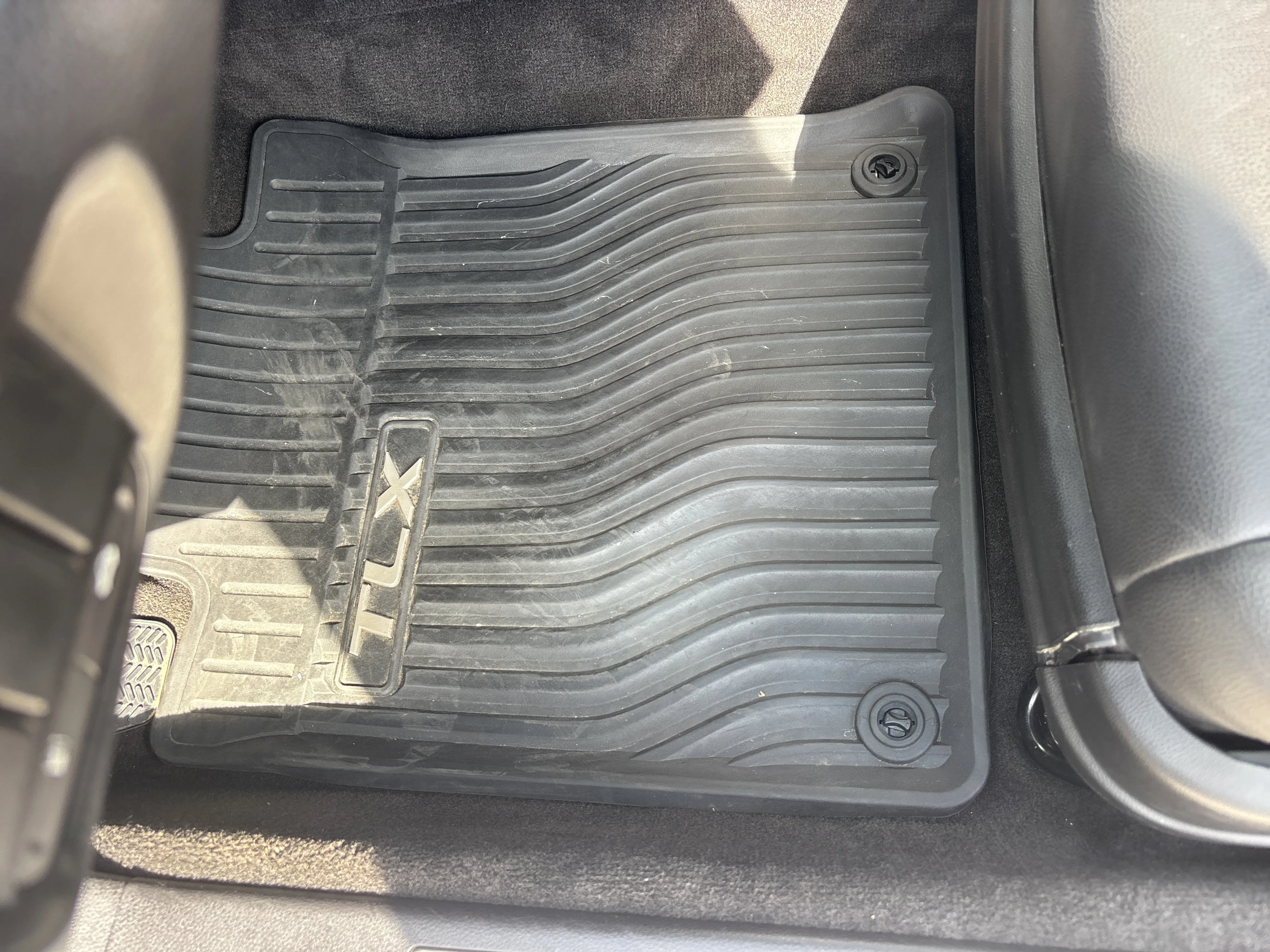 Used 2015 White Acura Base image 22
