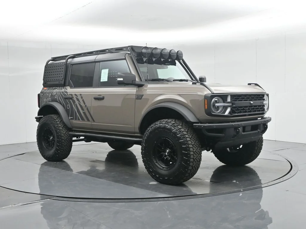 New 2025 Marsh Gray Ford Badlands image 30