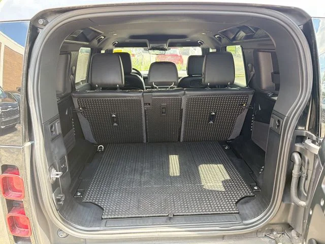 Used 2021 Gray Land Rover X-Dynamic SE image 22