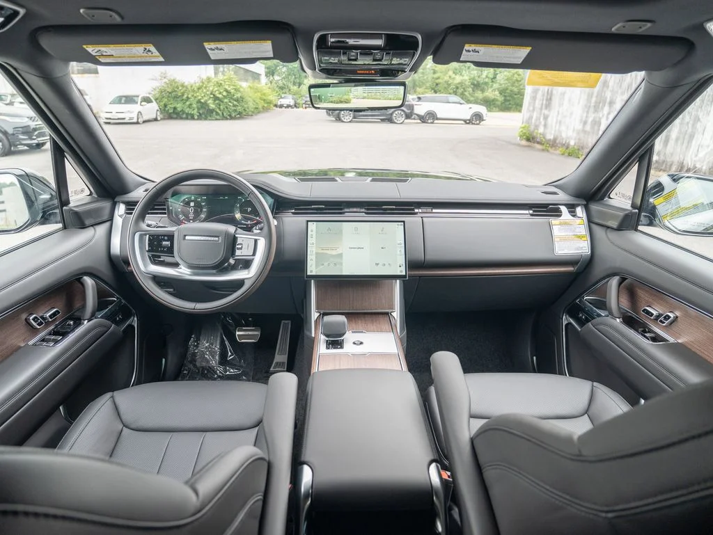 New 2026 Santorini Black Land Rover SE image 17