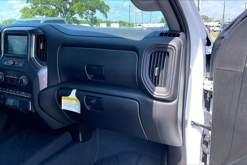 Used 2025 White Chevrolet Custom image 23