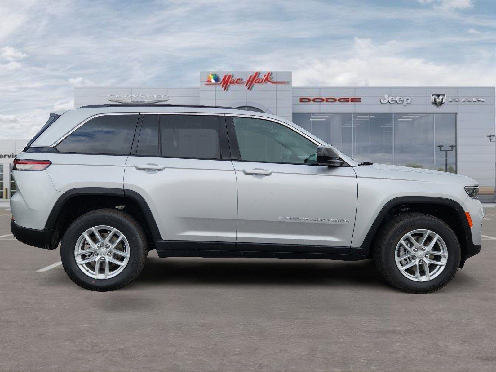 New 2026 Silver Zynith Exterior Paint Jeep Laredo image 6