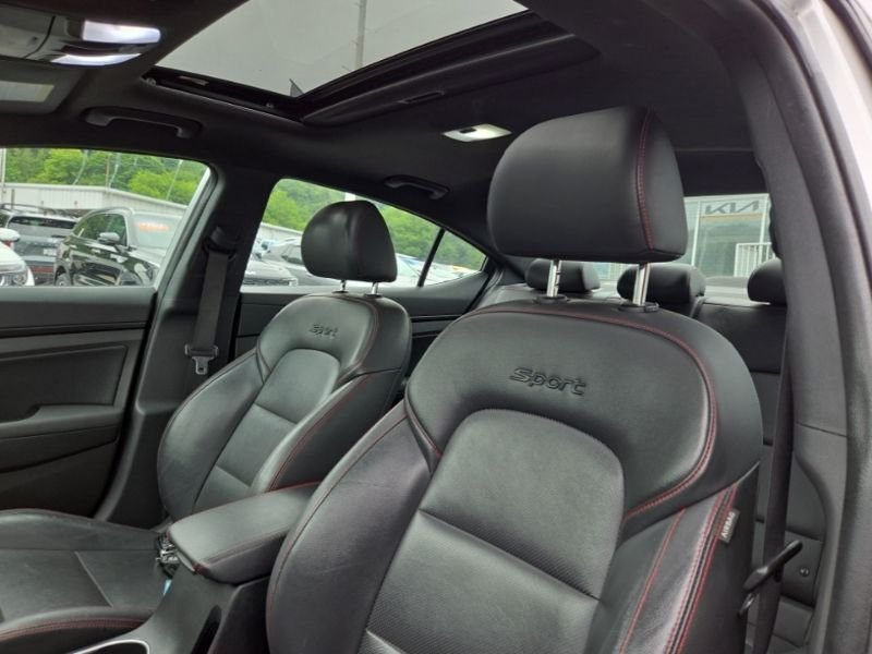 Used 2018 Silver Hyundai Sport image 10