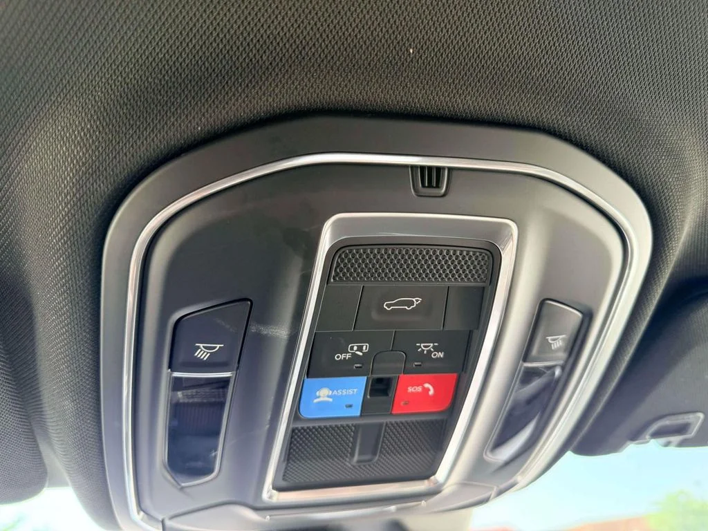 New 2026 Baltic Gray Metallic Clearcoat Jeep Altitude image 24