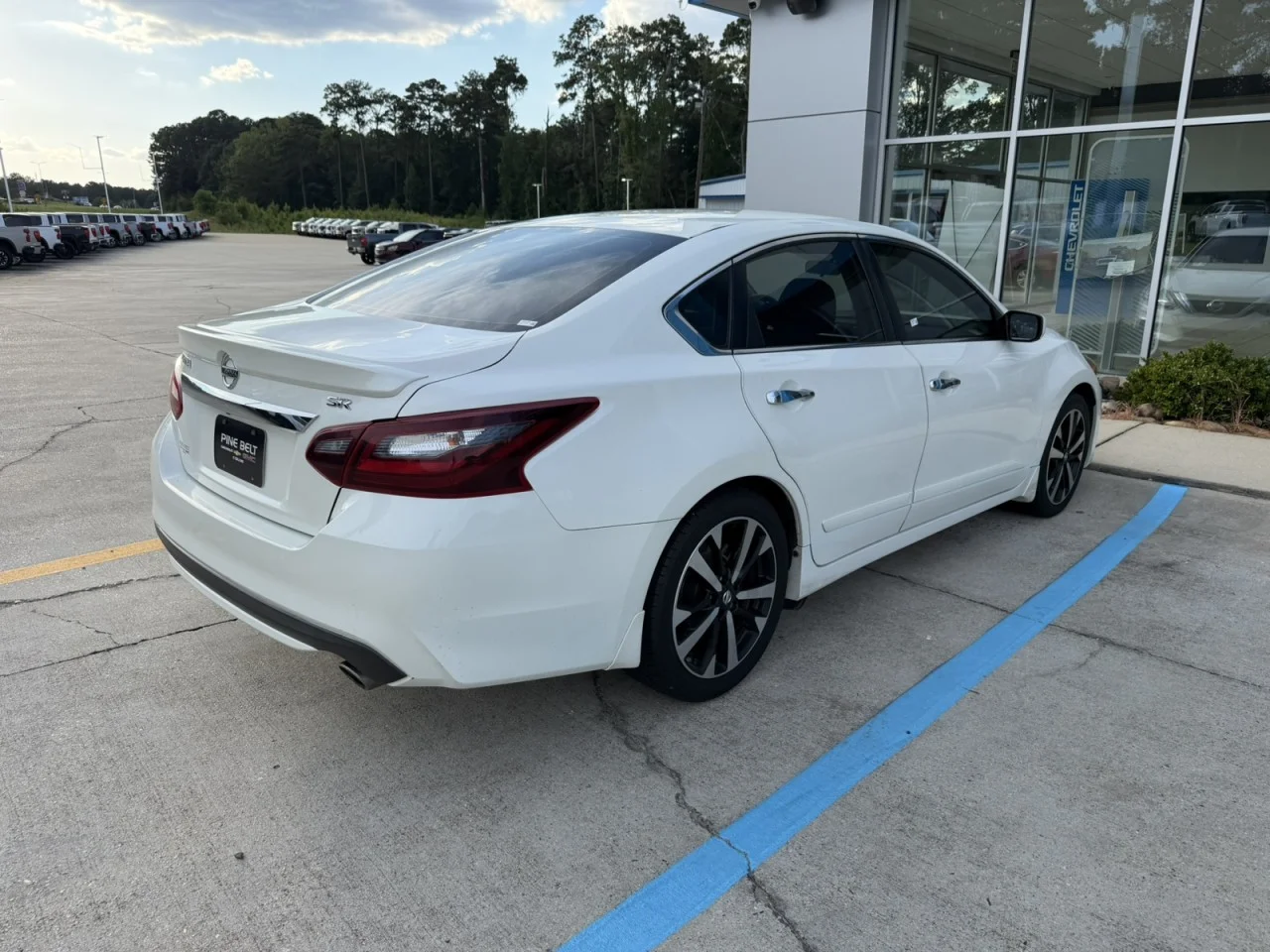 Used 2018 White Nissan 2.5 SR image 5
