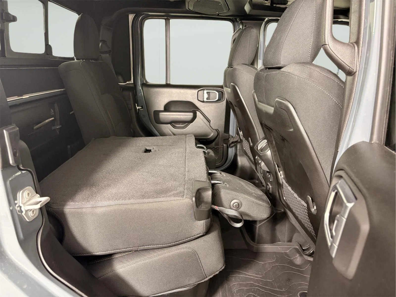 Used 2024 Anvil Clear Coat Jeep Mojave image 19
