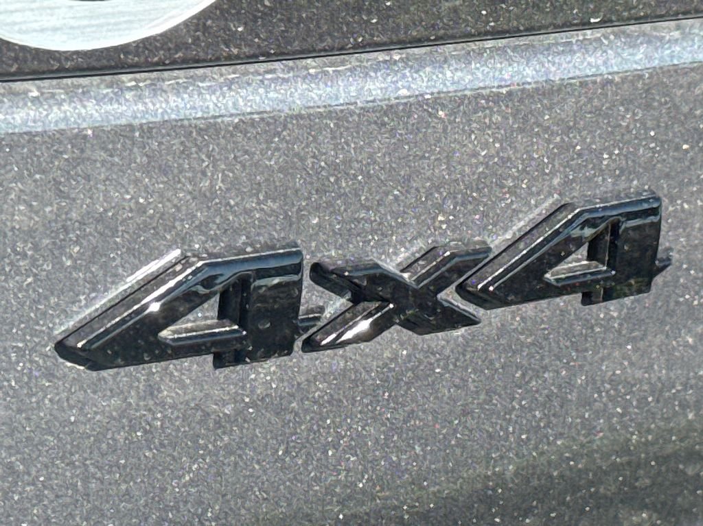 New 2026 Baltic Gray Metallic Clearcoat Jeep Altitude image 5