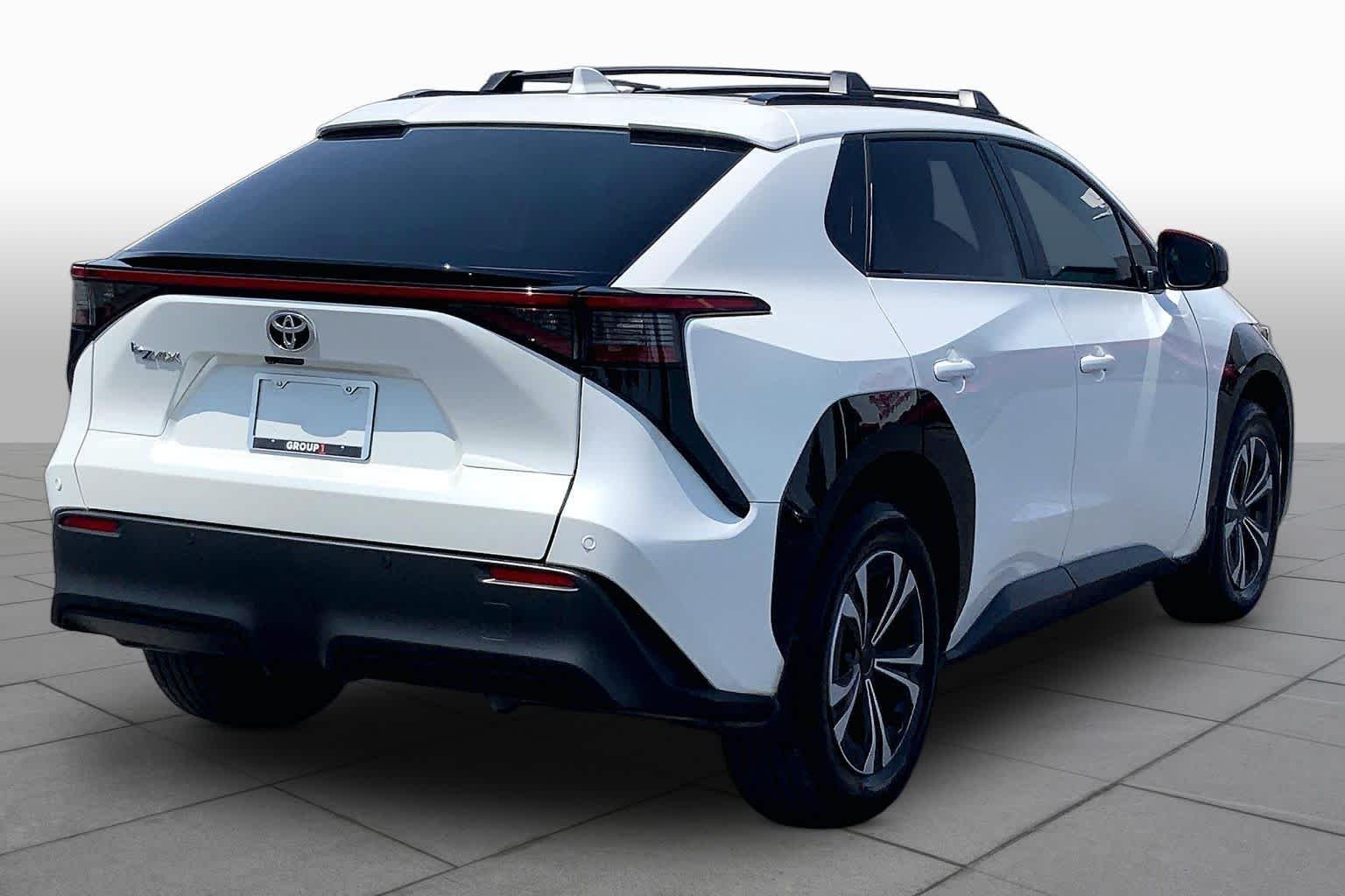 Used 2024 Wind Chill Pearl Toyota XLE image 12