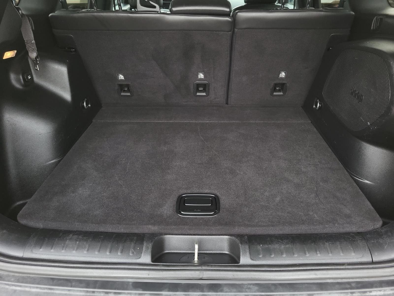 Used 2019 Bright White Clearcoat Jeep Limited image 10