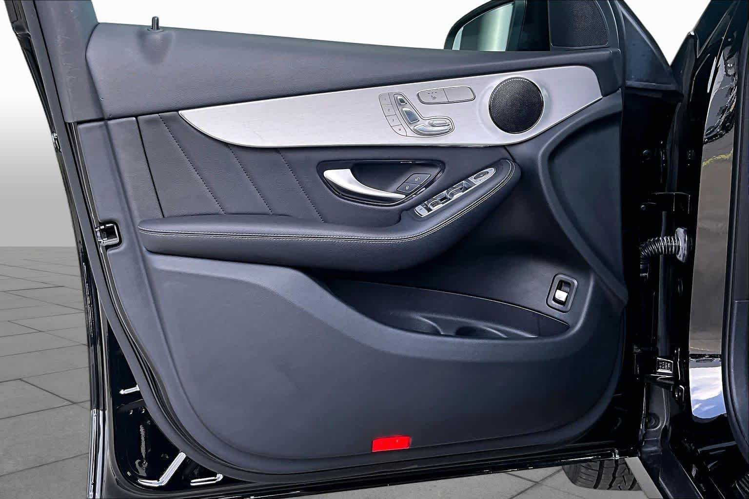 Used 2022 Black Mercedes-Benz GLC 300 image 19