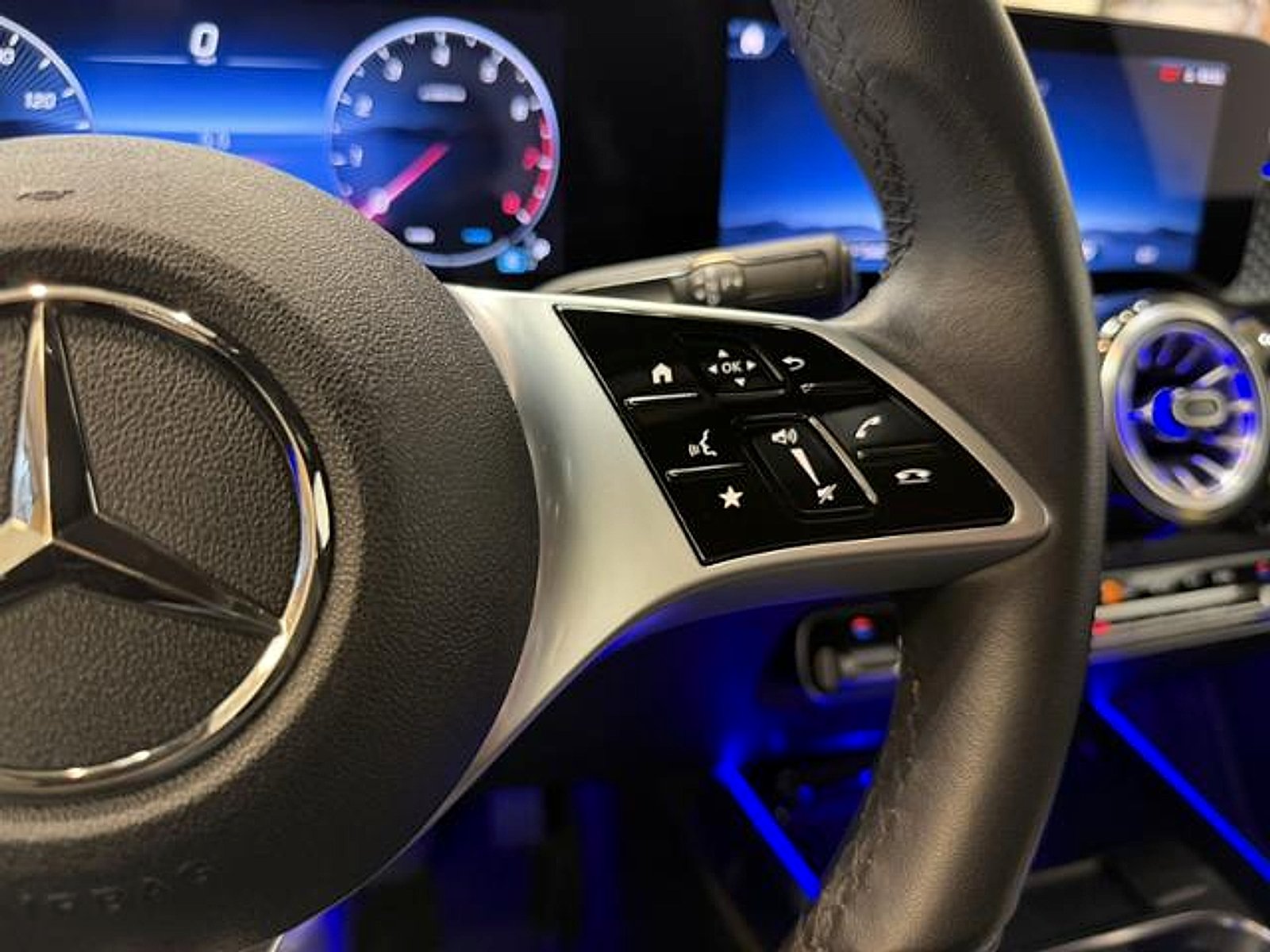 Used 2025 Night Black Mercedes-Benz  image 18