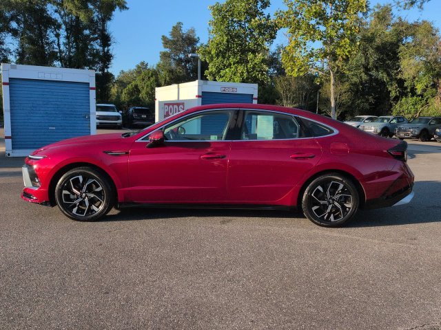 Used 2024 Red Hyundai SEL image 8