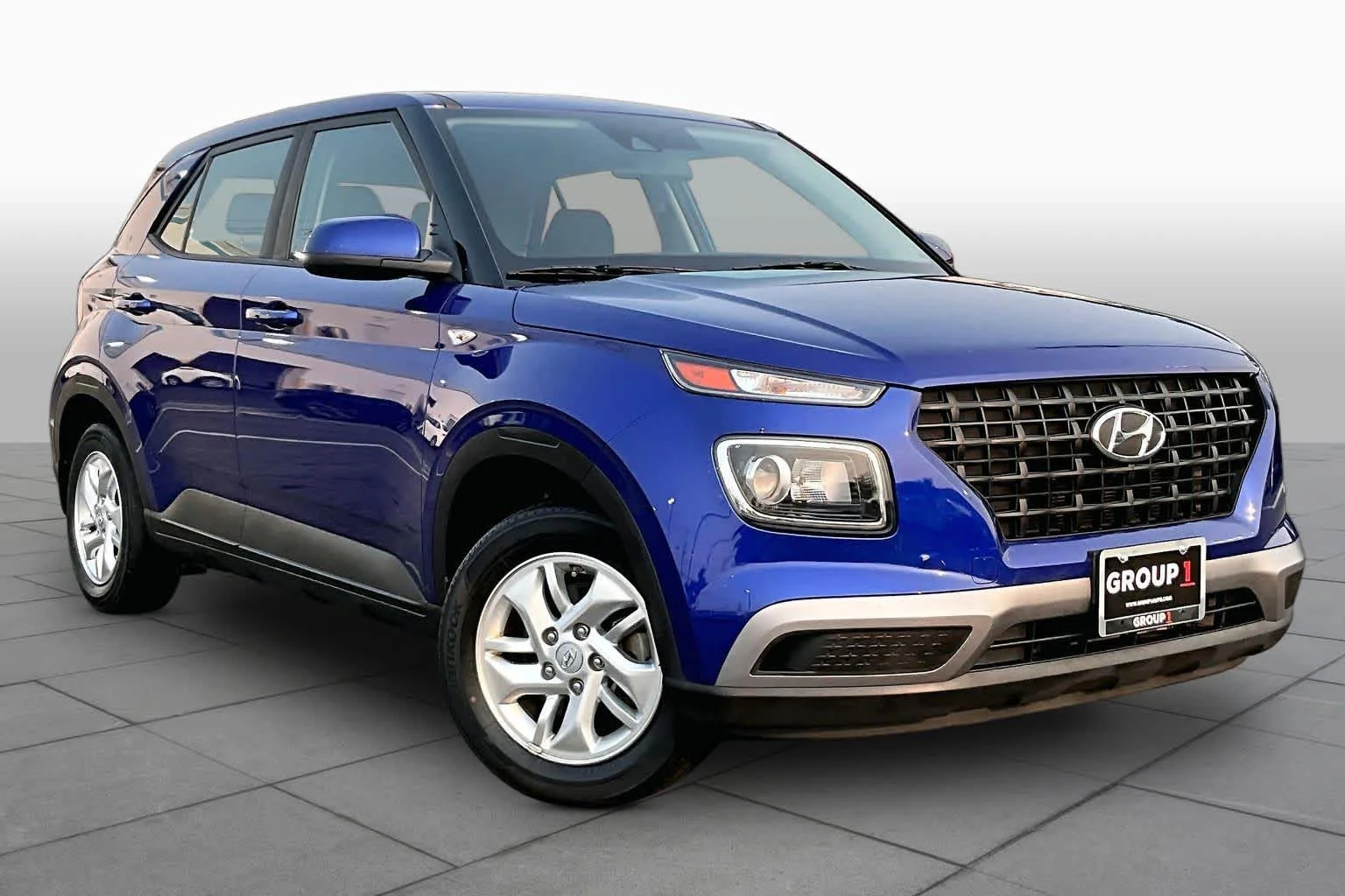 Used 2022 Intense Blue Hyundai SE image 3