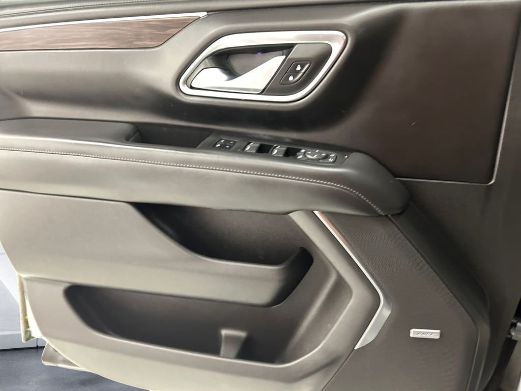 Used 2022 Gray Chevrolet Z71 image 12