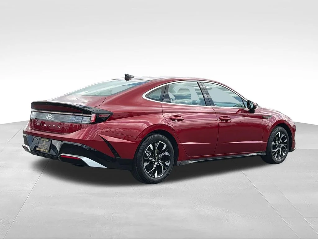 Used 2025 Red Hyundai SEL image 7