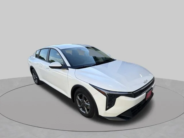 Used 2025 White Kia LXS image 1