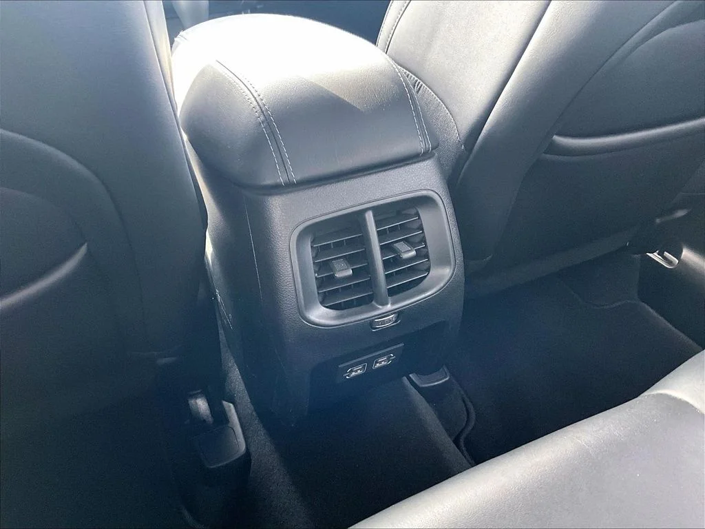 Used 2021 Silver Jeep Latitude Plus image 34