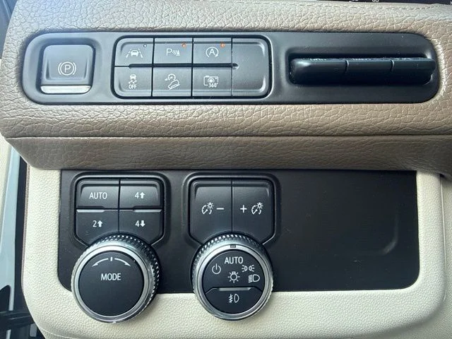 Used 2023 White GMC Denali image 14