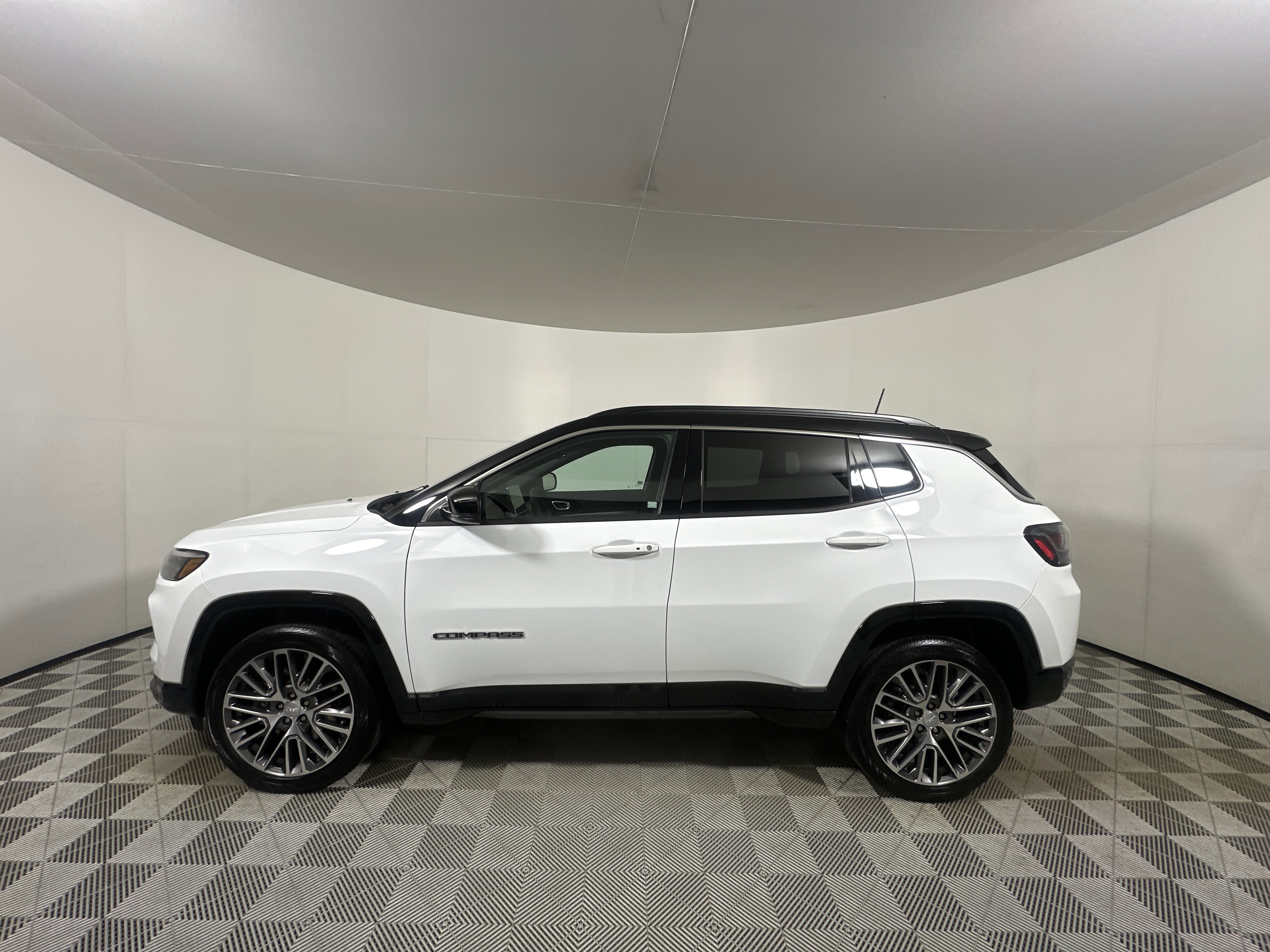 Certified Used 2024 Bright White Clearcoat Jeep Limited image 4