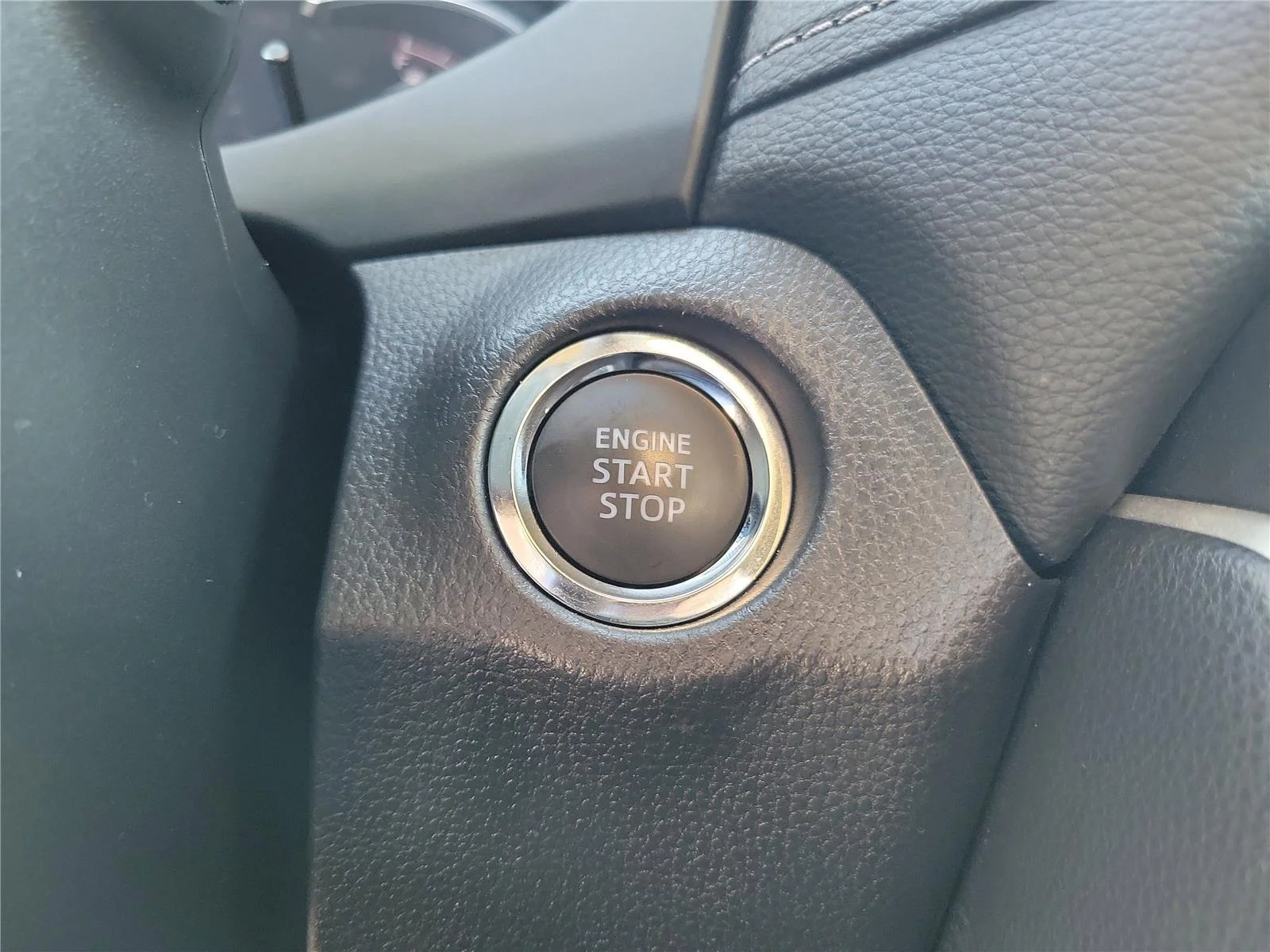 2025 Toyota RAV4 XLE - Photo 24