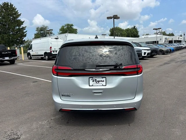 Used 2024 Silver Chrysler Touring L image 32