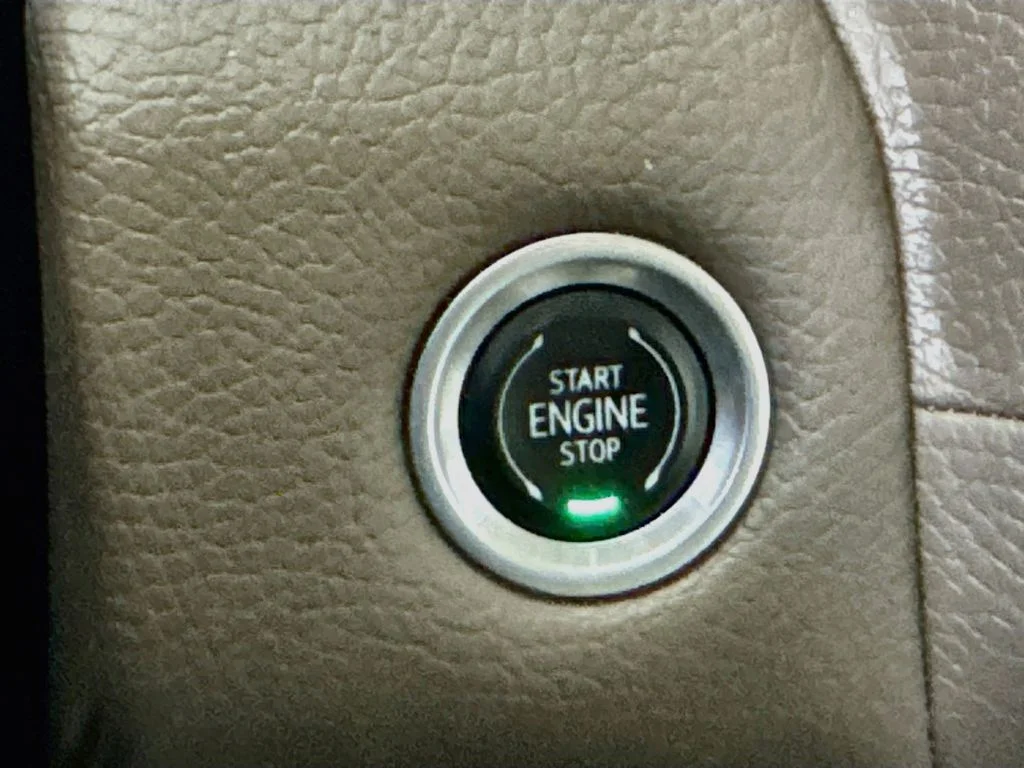 Used 2021 White GMC Denali image 19