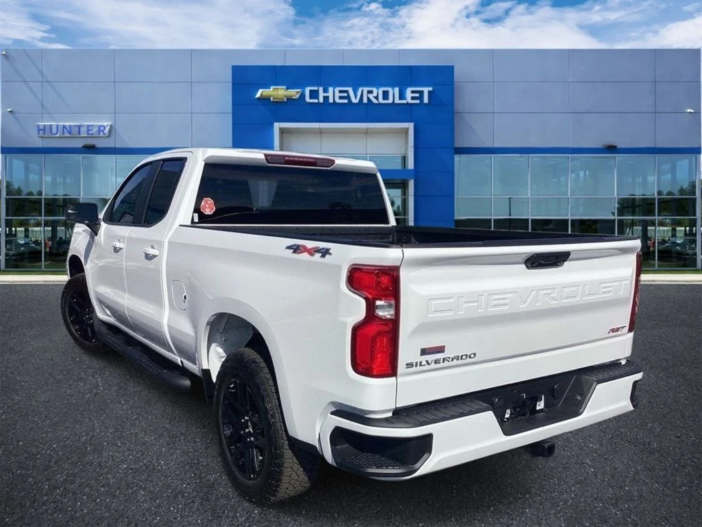 New 2026 Summit White Chevrolet RST image 2