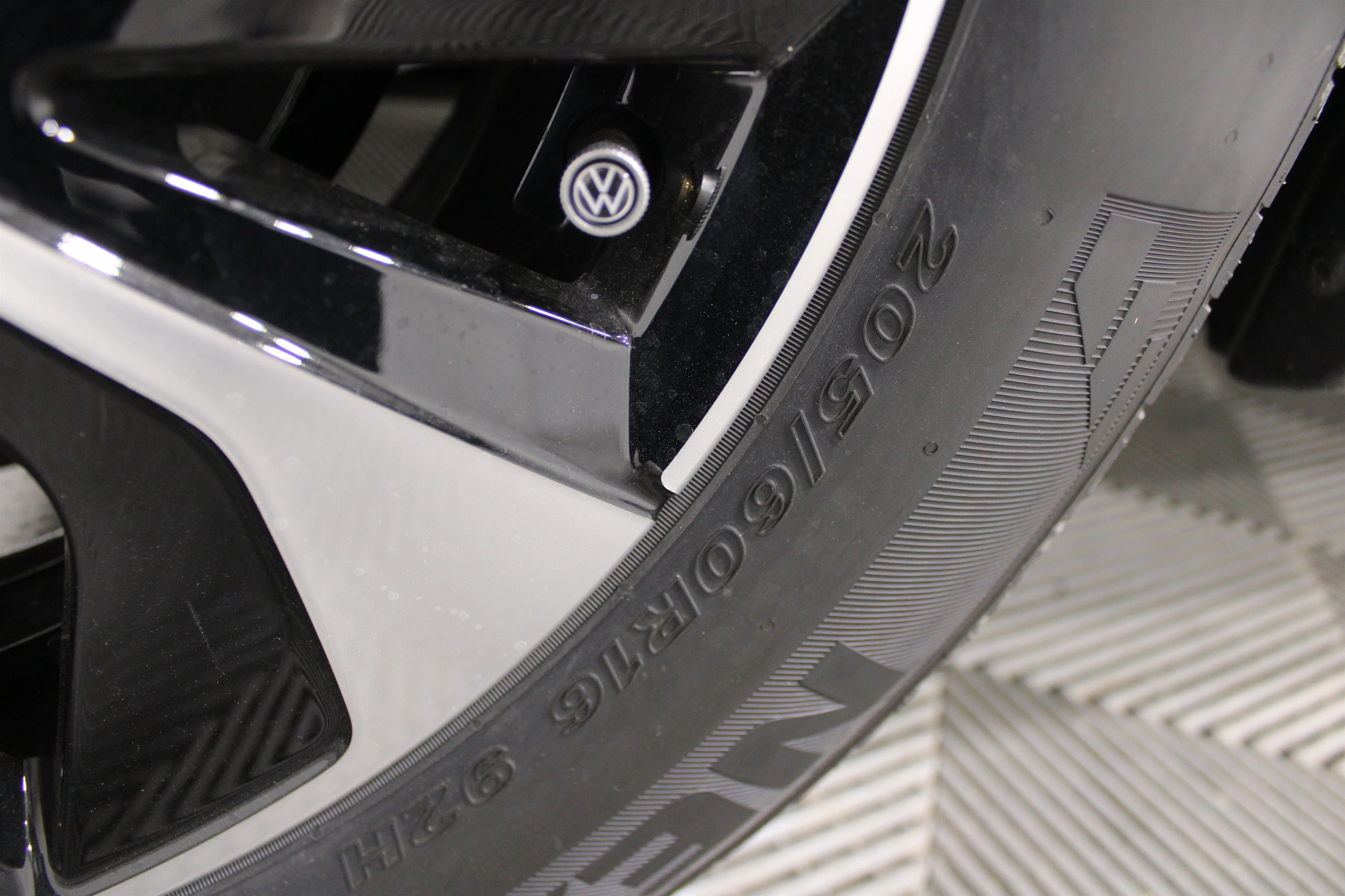 New 2026 Platinum Gray Metallic Volkswagen S image 34