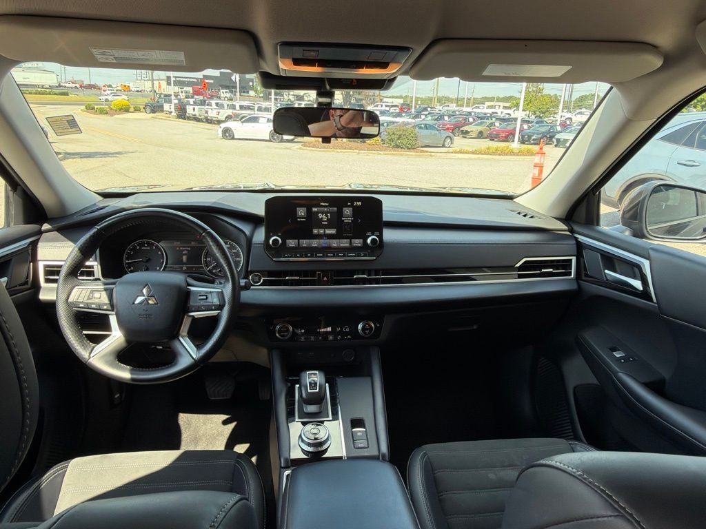 Used 2024 Silver Mitsubishi SE image 27