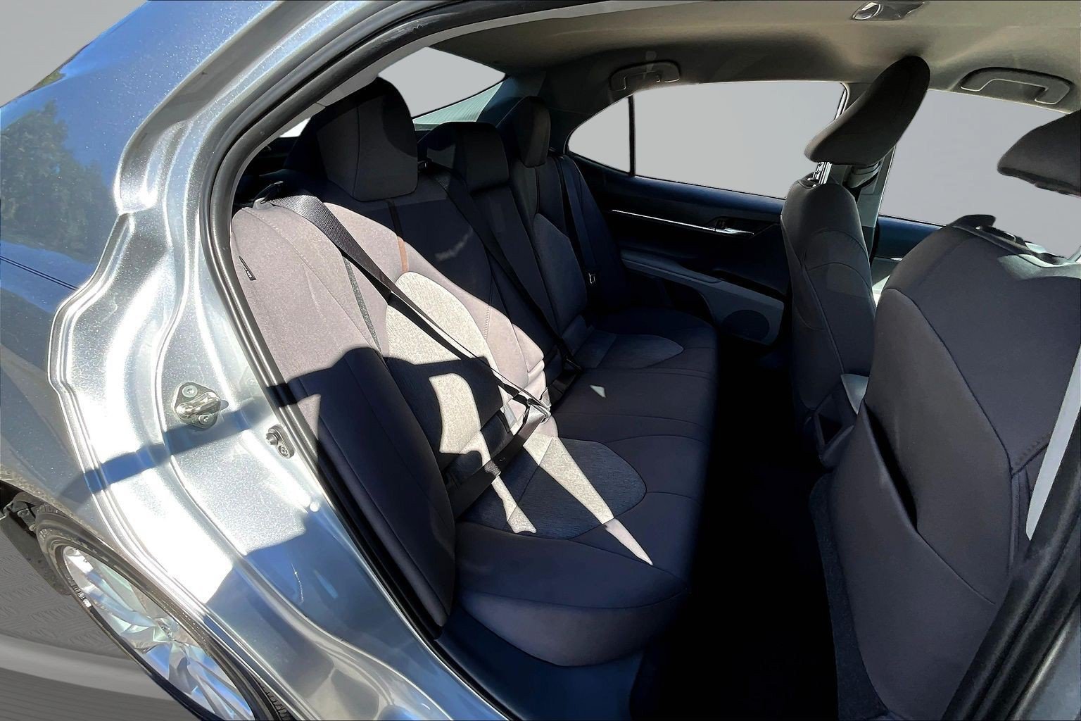 Used 2019 Silver Toyota LE image 21