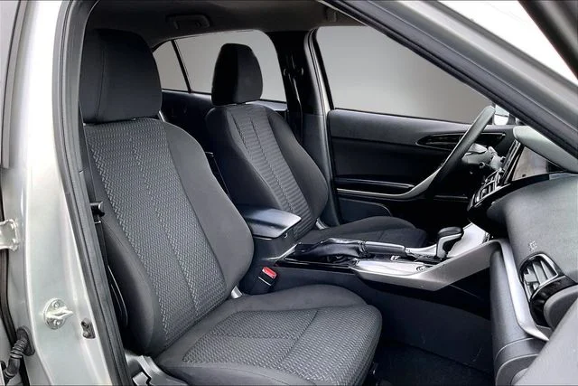 Used 2024 Silver Mitsubishi ES image 25
