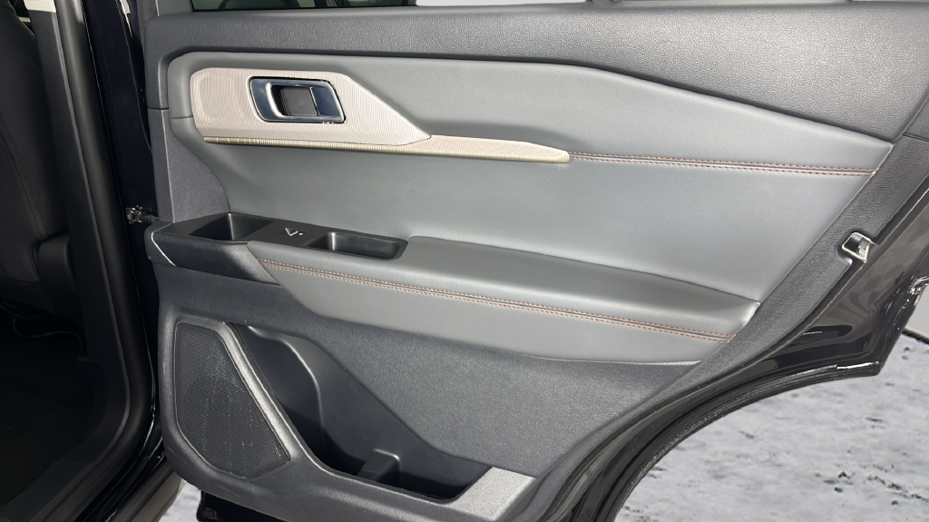 2025 Ford Explorer Active - Photo 19