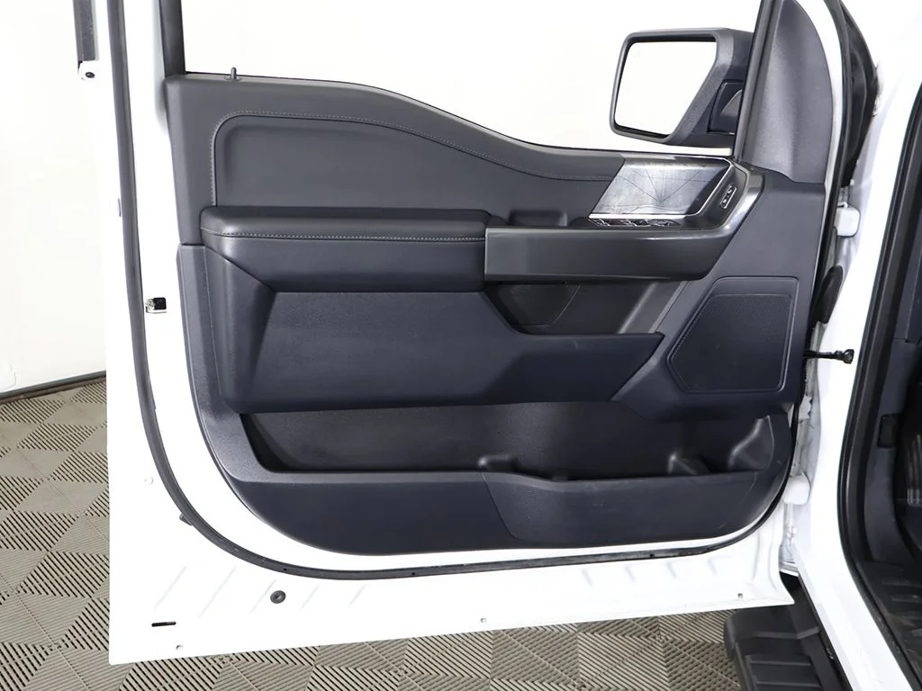 Used 2023 Oxford White Ford XLT image 23