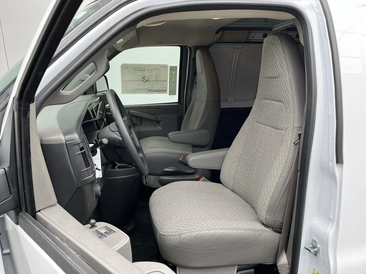 2025 GMC Savana Cargo Work Van - Photo 9