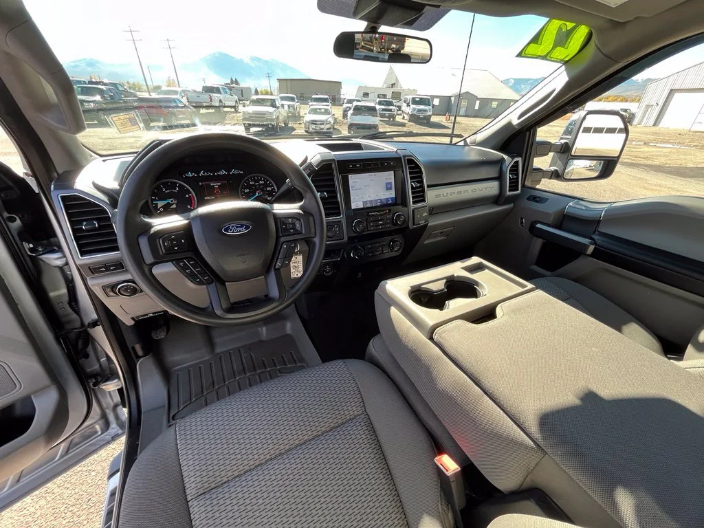 Used 2022  Ford XL image 10