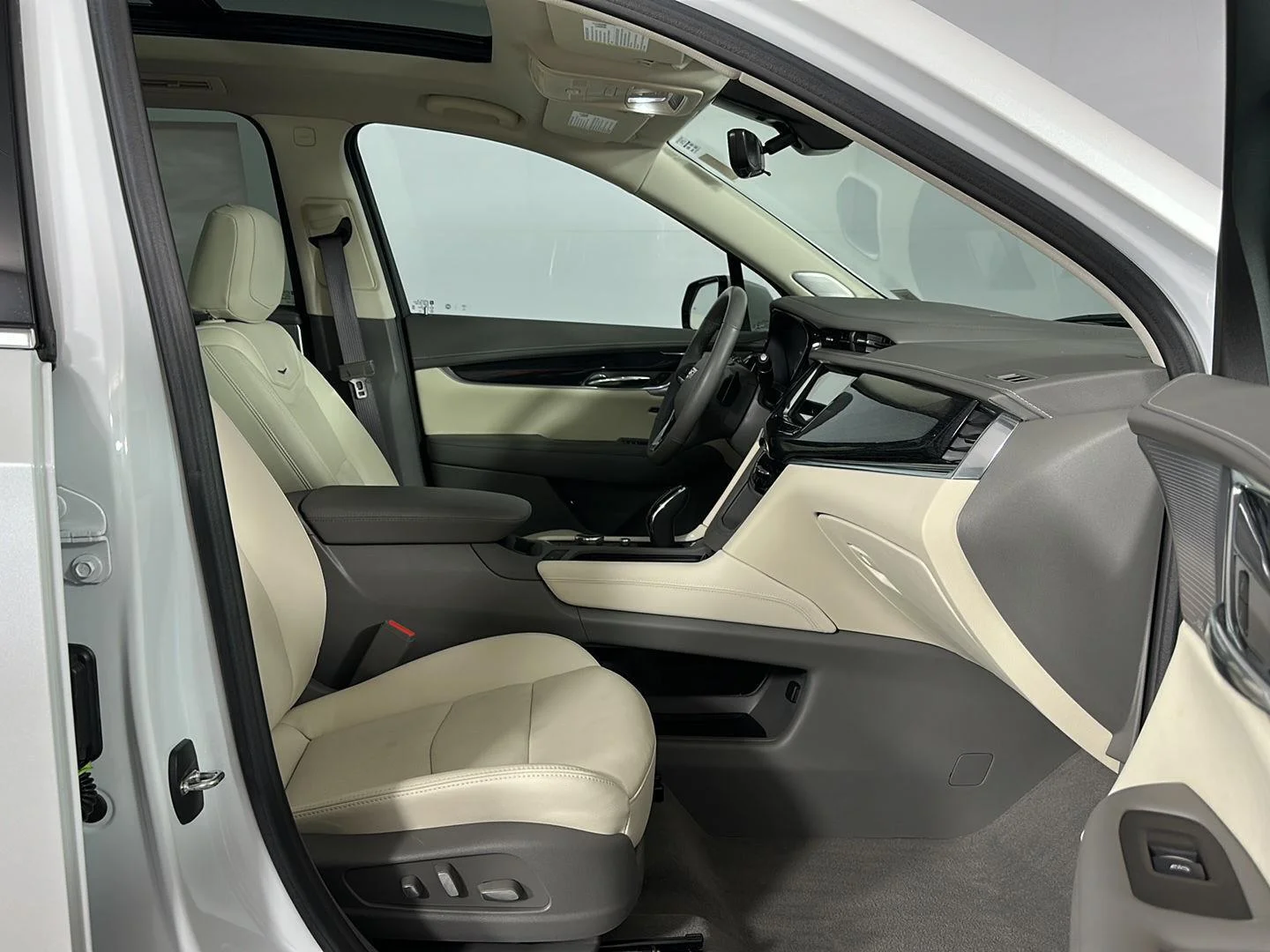 Used 2023 Crystal White Tricoat Cadillac AWD Premium Luxury image 36