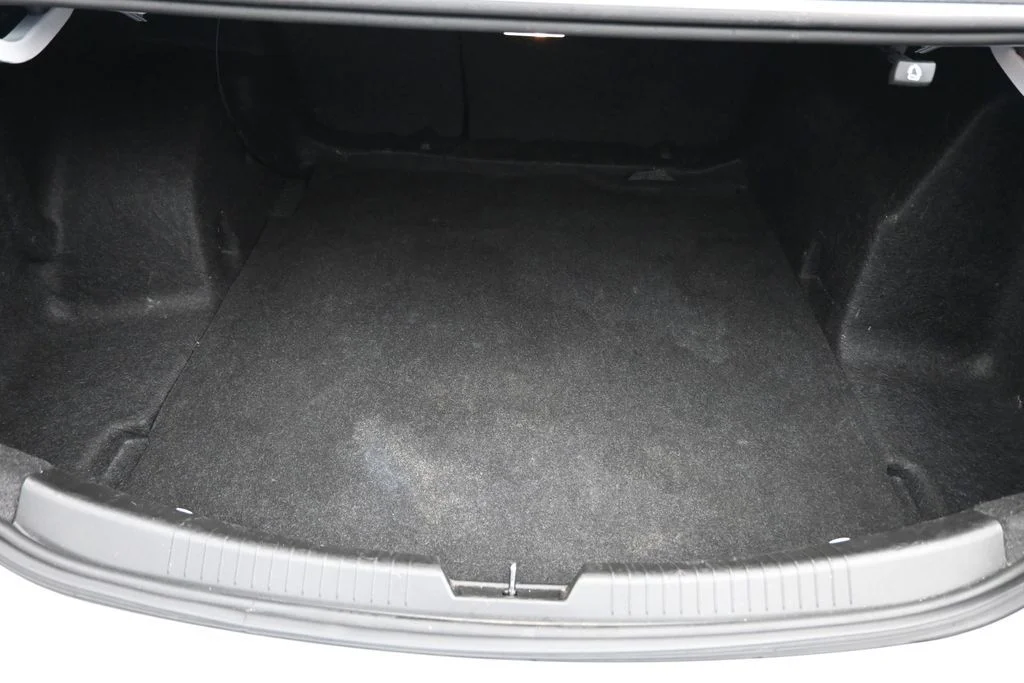Used 2025 White Chevrolet LT image 14