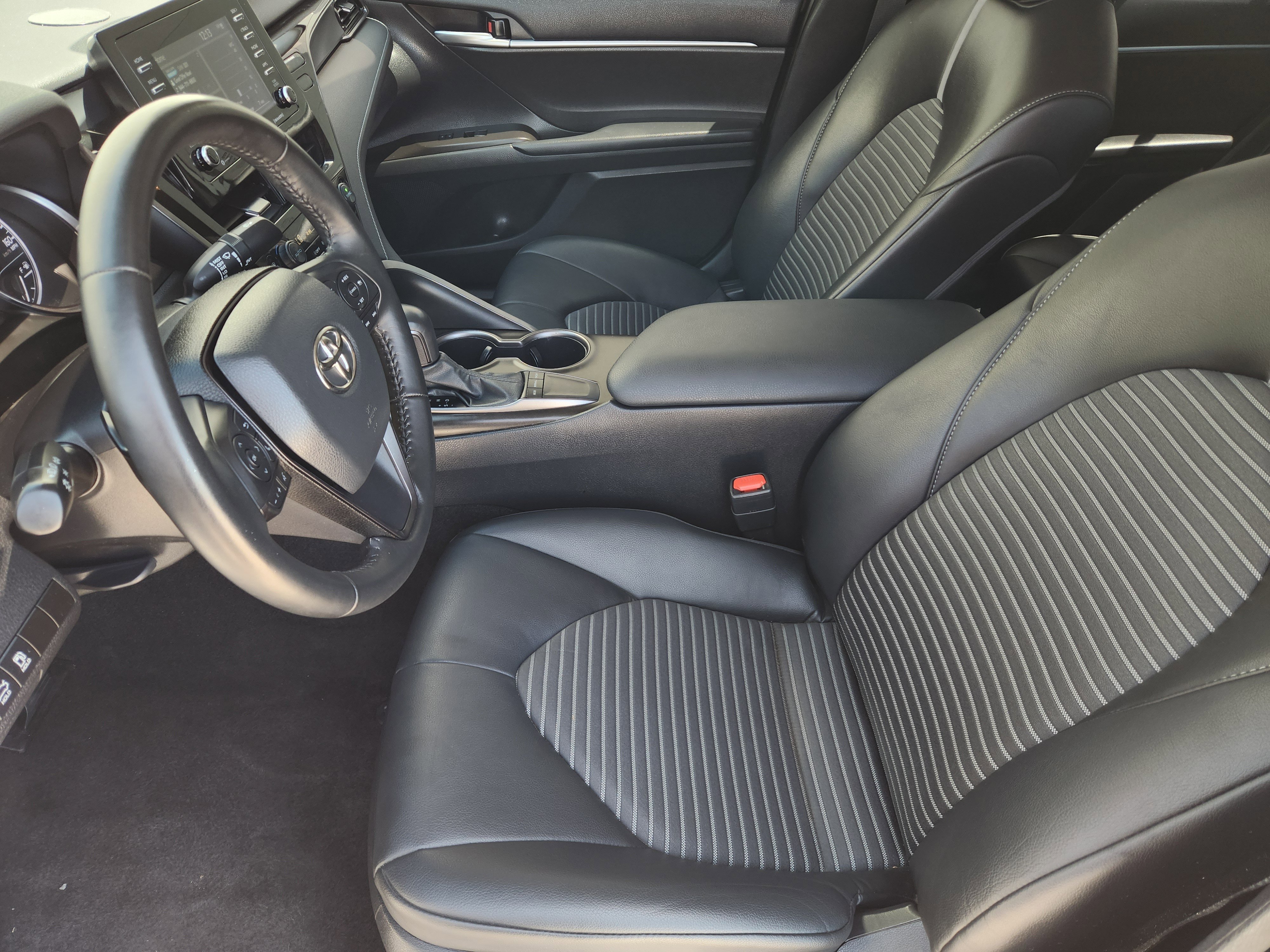 Used 2023 Ice Cap Toyota SE image 15