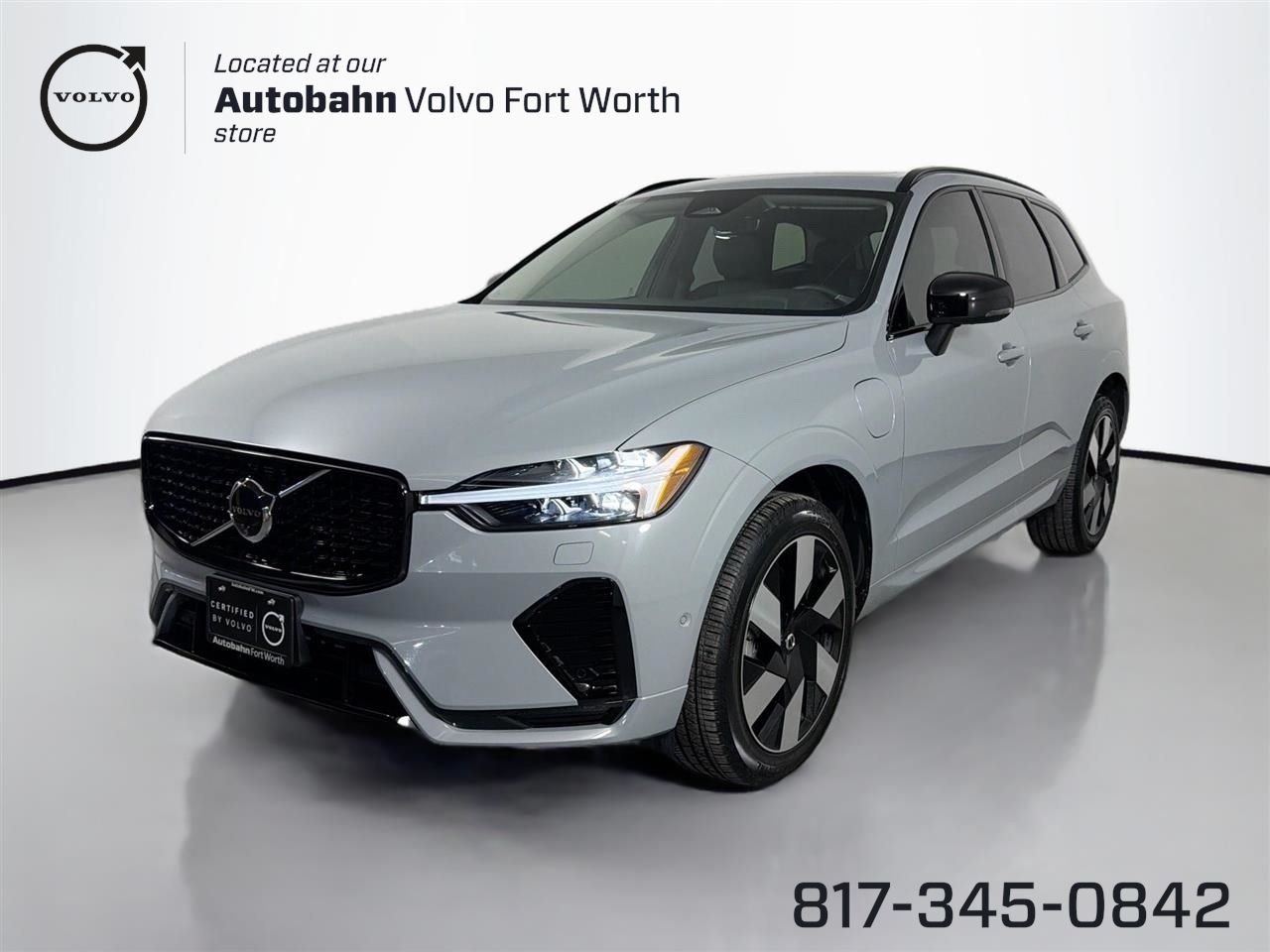 2025 Volvo XC60 T8 Plus Dark AWD's photo