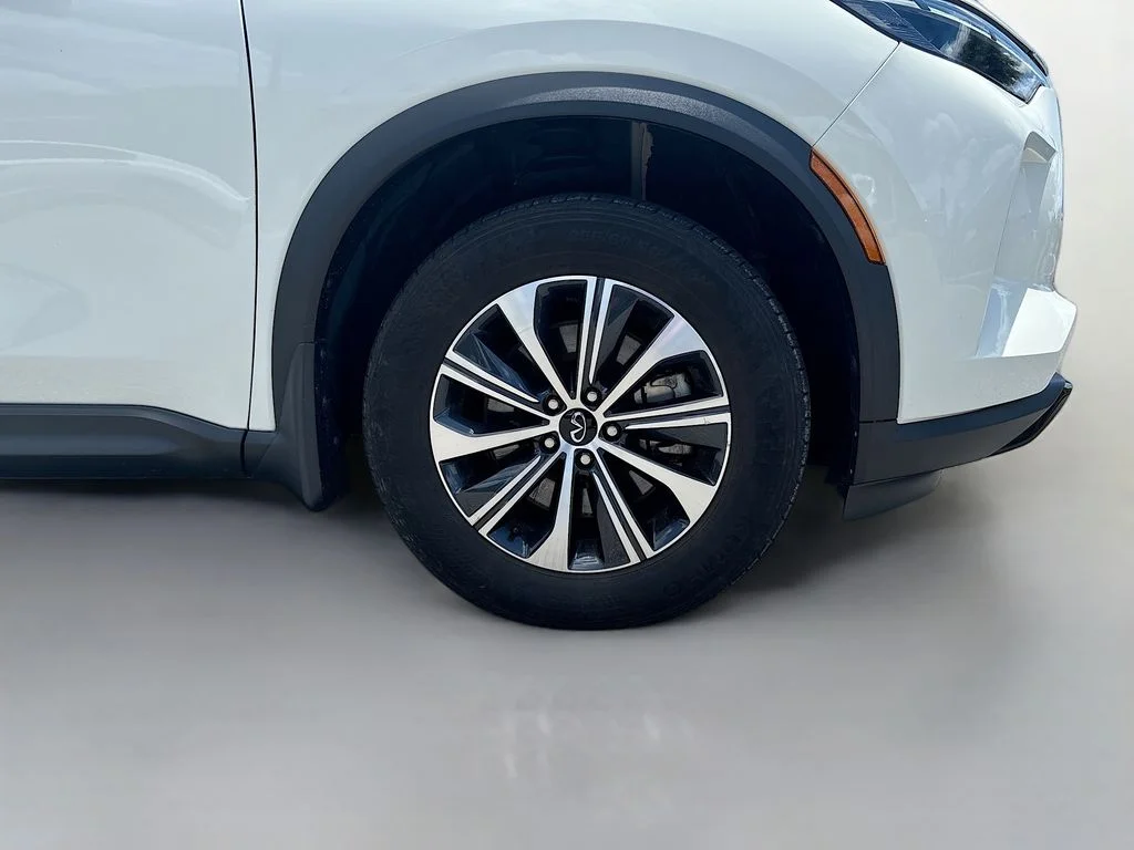 Used 2024 Glacier White INFINITI PURE image 11
